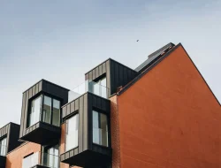 Rumah Hemat Energi dan Modern: Solusi Arsitektur Sederhana bagi Pasangan Muda