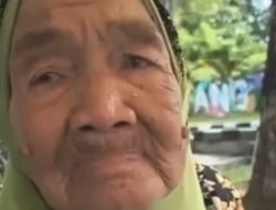 Sedih! Nenek Penjual Pisang Ditipu Pembeli