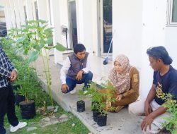 Kepala UPTD Pengelola Pertanian Intan Triana Terangkan Teknis Perawatan Hotikultura di Hadapan Wartawan