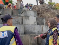 Perbaikan Jalan Longsor Dikebut, Akses Simpang Umbar–Putih Doh Segera Normal