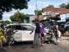 Diduga mengantuk, Mobil Sigra Tabrak Apotek