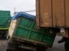 Diduga Jalan Ambles, Truk Terperosok di Gading Rejo