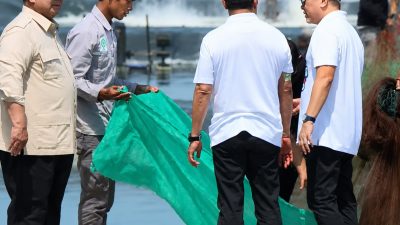 Presiden Prabowo Hadiri Panen Raya Udang, Warga Kebumen Padati Jalur Penyambutan